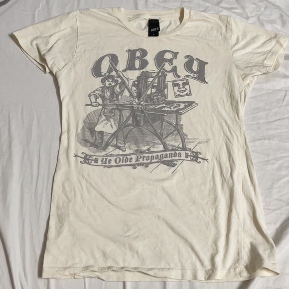 Obey Propaganda Graphic Tee - Picture 3 of 5